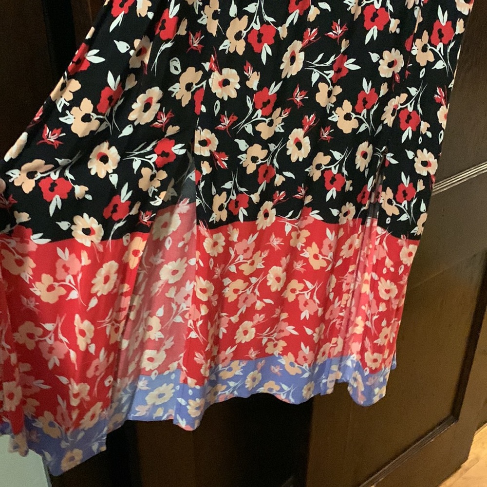Express Dress - Picture 2 of 5